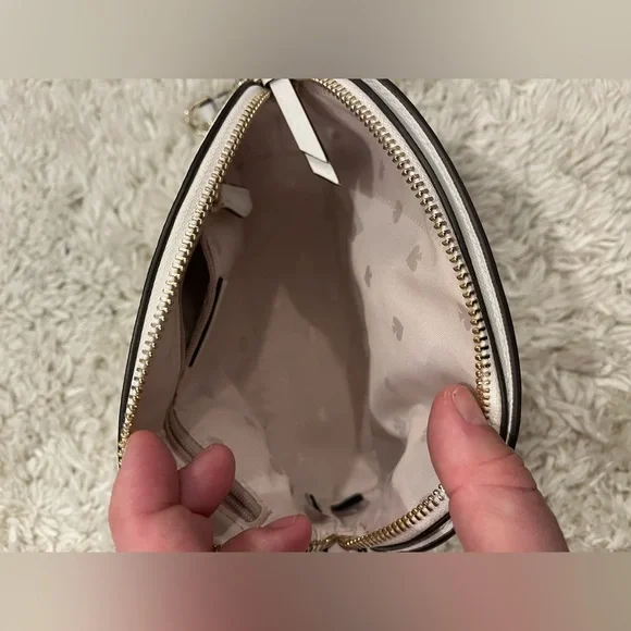 Kate Spade Crossbody in Cream/White color. - Picture 6 of 10